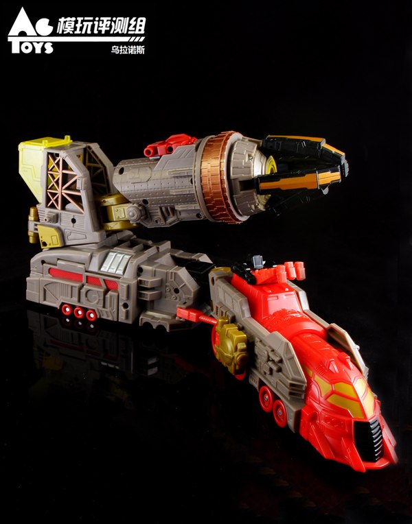 Transformers Platinum Edition Omega Supreme In Hand Image  (8 of 33)